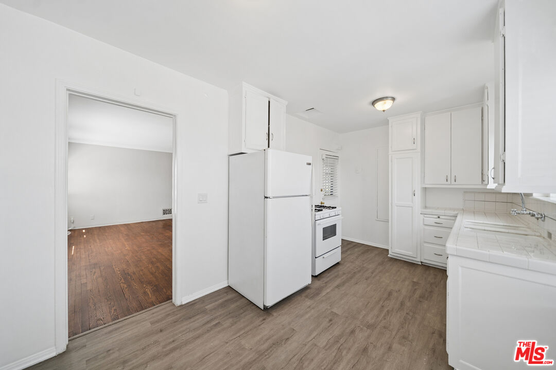 1402 N Mansfield Ave Unit: 1402 1/2