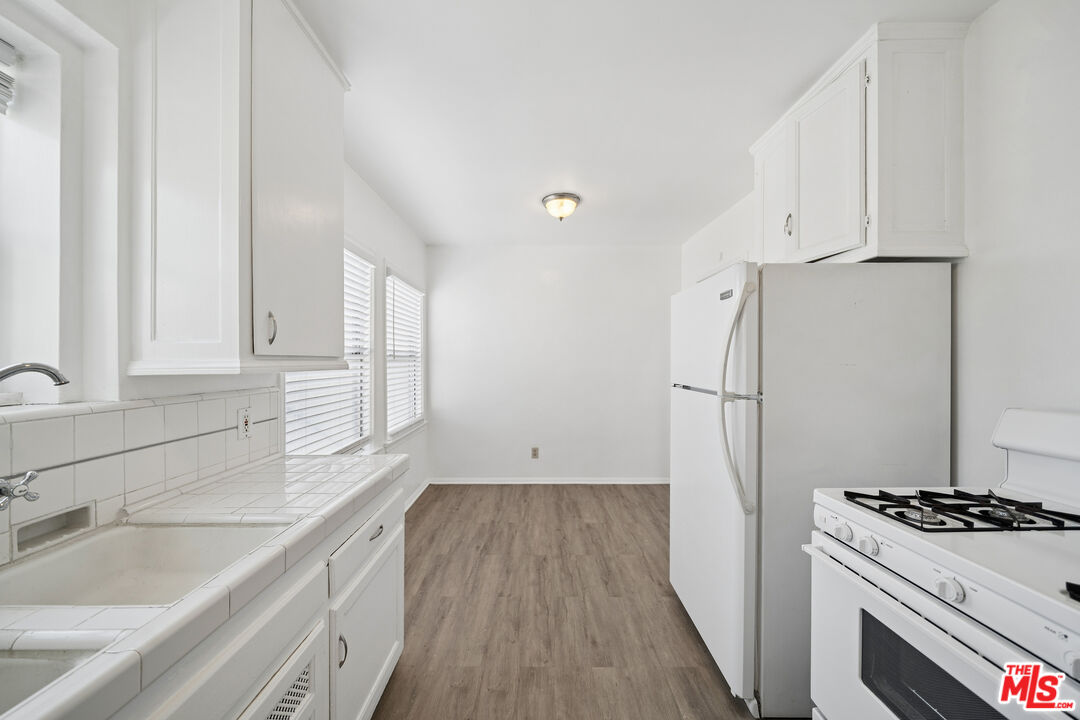 1402 N Mansfield Ave Unit: 1402 1/2