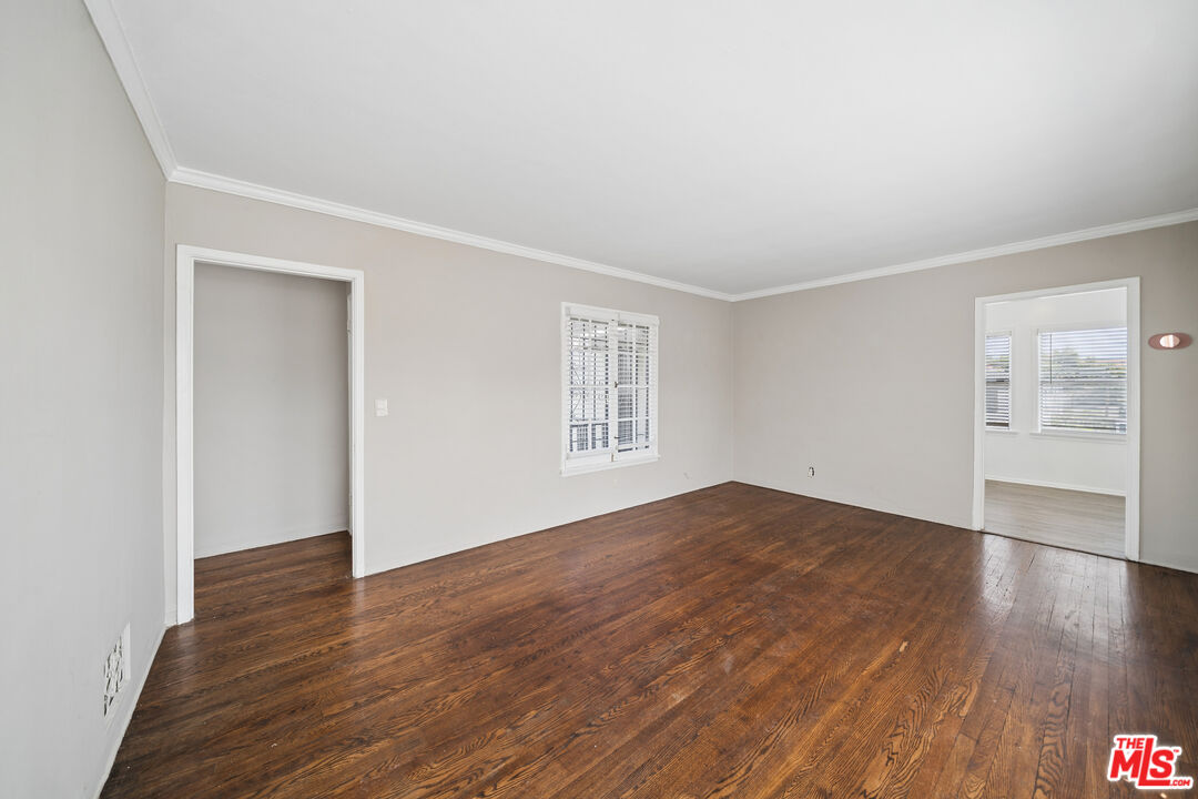 1402 N Mansfield Ave Unit: 1402 1/2