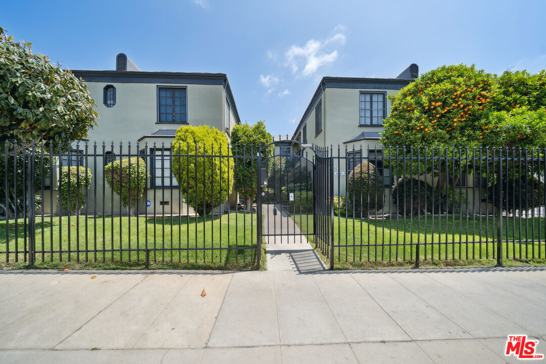1402 N Mansfield Ave Unit: 1402 1/2