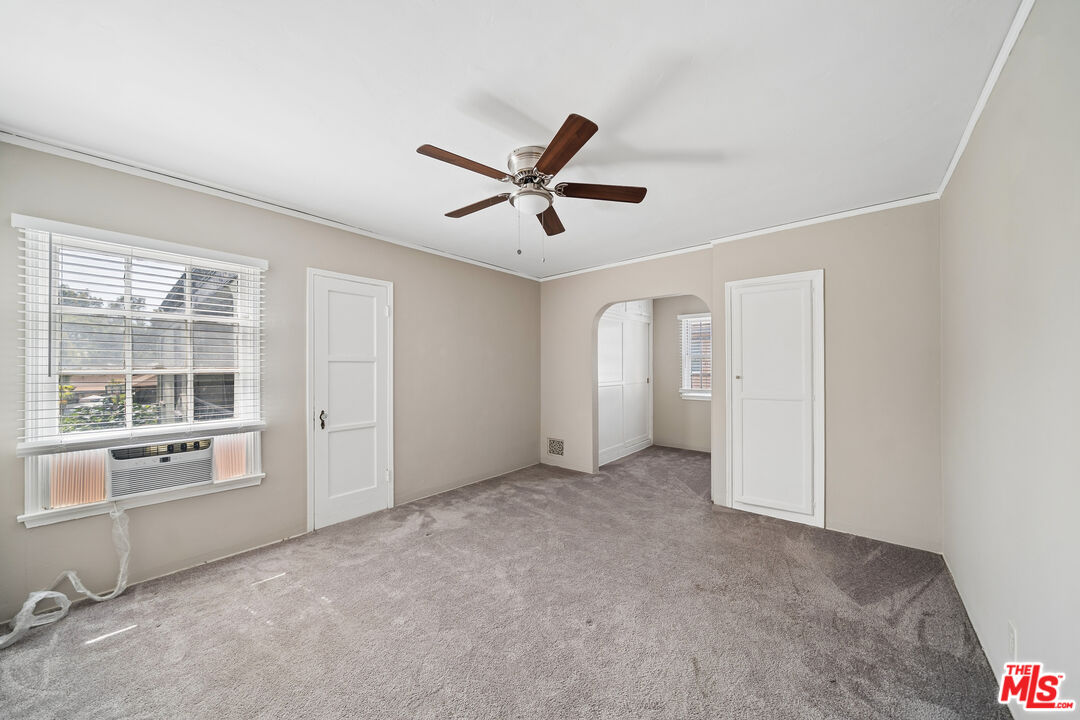 1402 N Mansfield Ave Unit: 1402 1/2