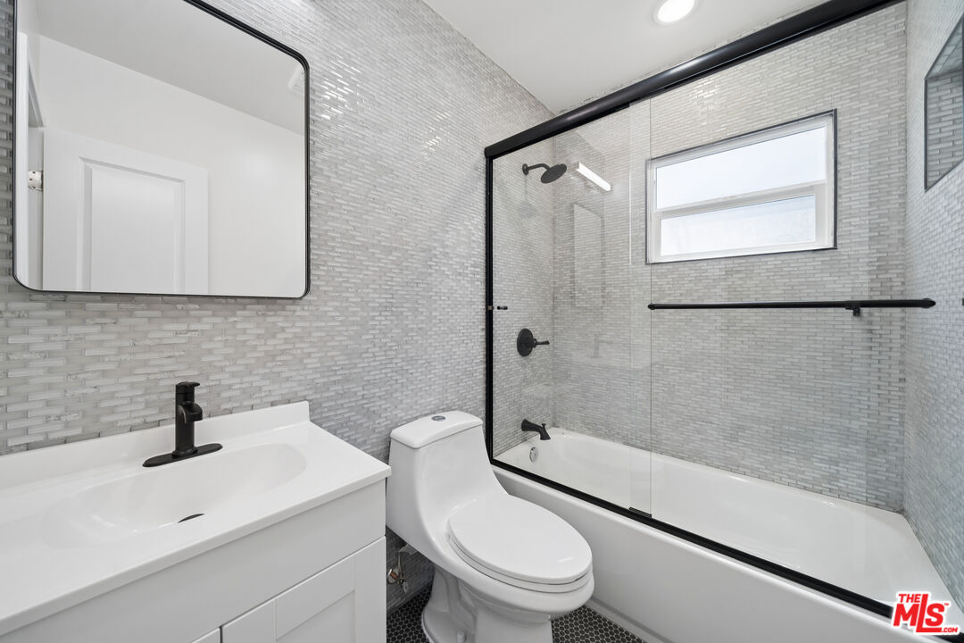 1029 N Gardener