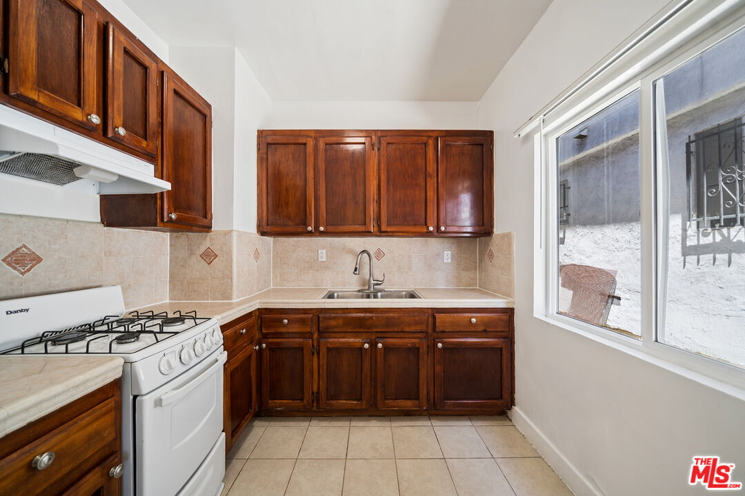 1267 Vin Scully Ave Unit: 5