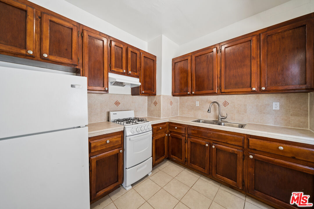 1267 Vin Scully Ave Unit: 5