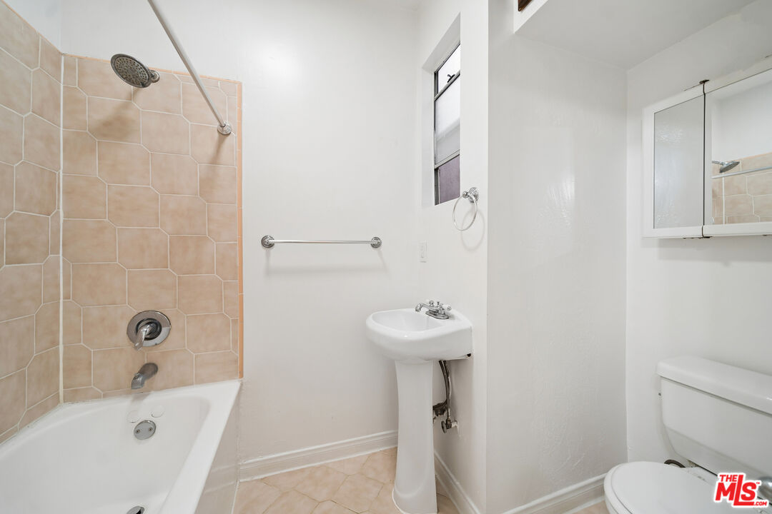 1267 Vin Scully Ave Unit: 5