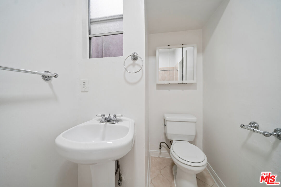 1267 Vin Scully Ave Unit: 5