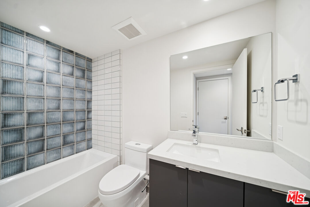 1051 S Corning St Unit: 501