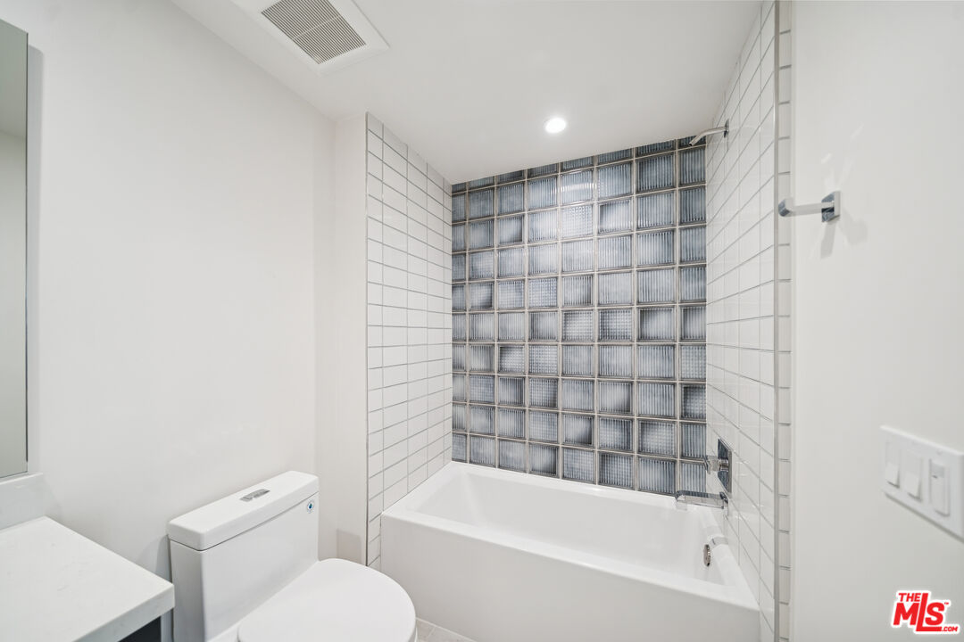 1051 S Corning St Unit: 501