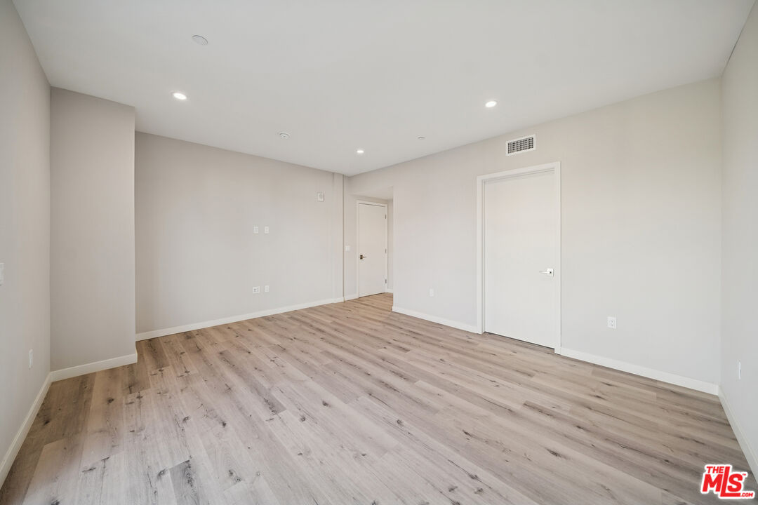 1051 S Corning St Unit: 501