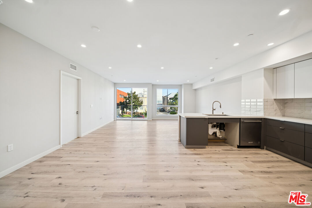 1051 S Corning St Unit: 501