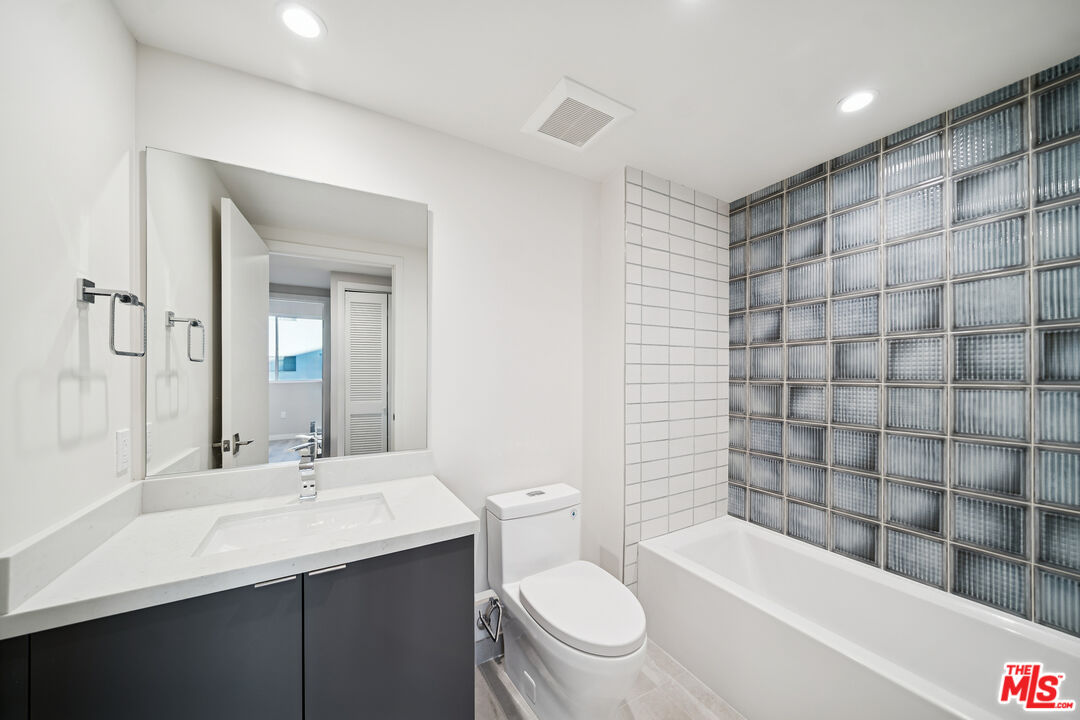 1051 S Corning St Unit: 501