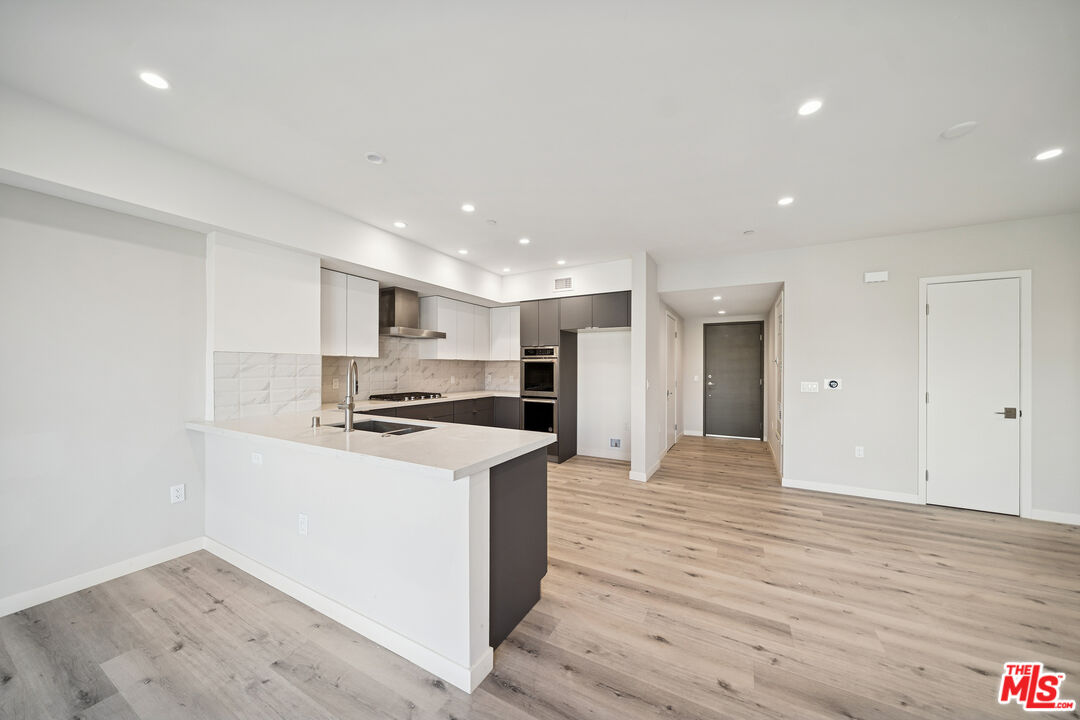 1051 S Corning St Unit: 501