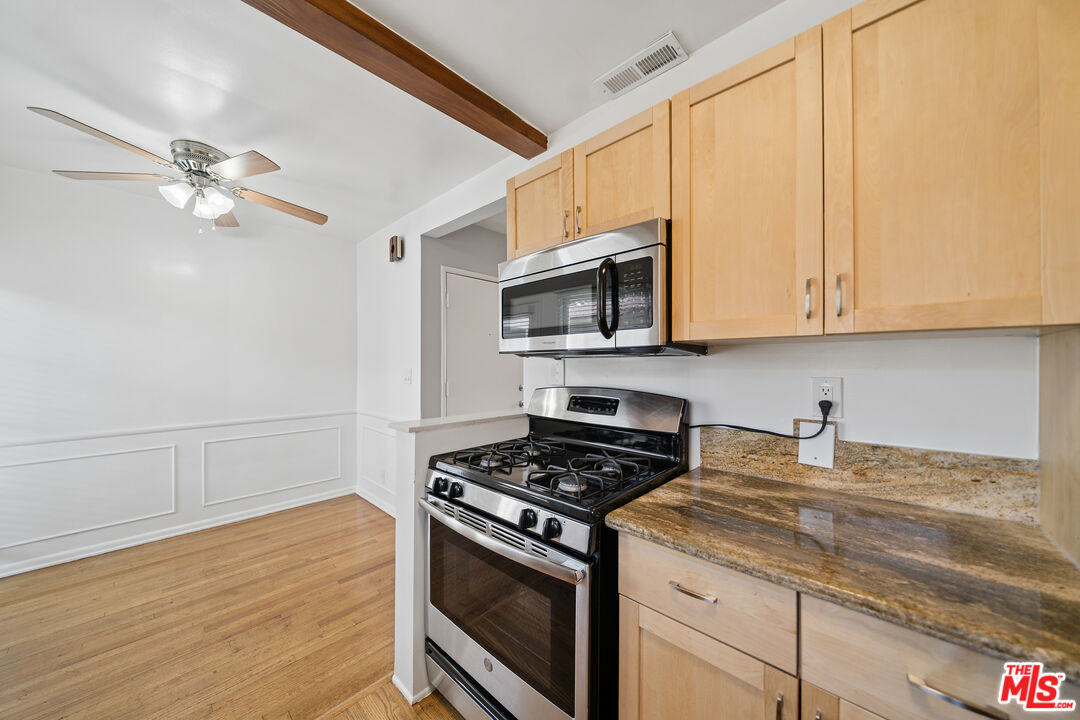 5303 Vantage Ave Unit: 5303 1/2