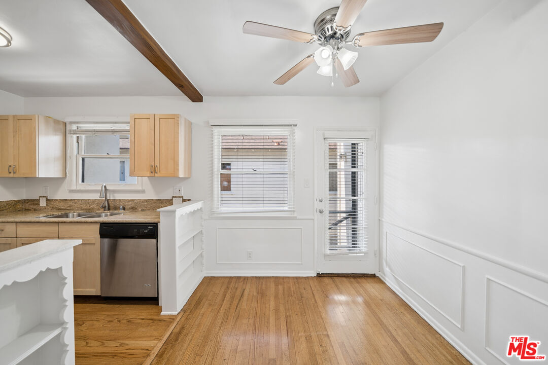 5303 Vantage Ave Unit: 5303 1/2