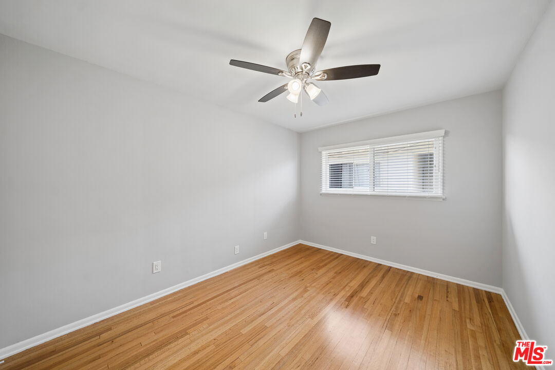 5303 Vantage Ave Unit: 5303 1/2