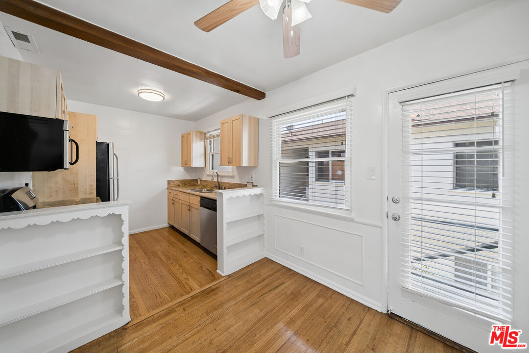 5303 Vantage Ave Unit: 5303 1/2
