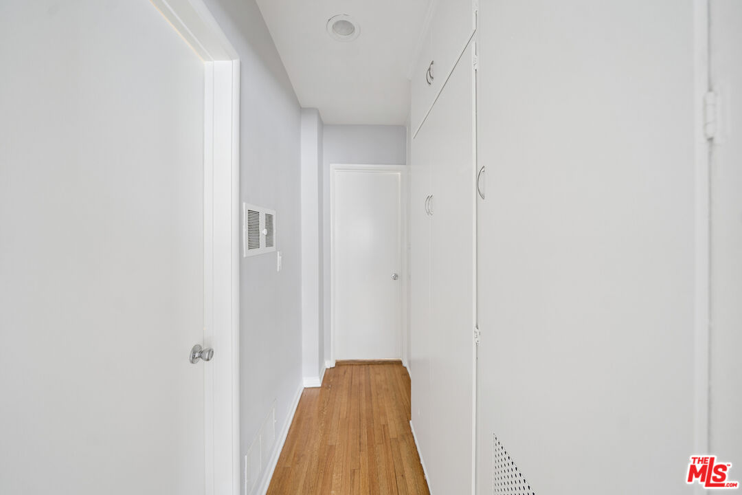 5303 Vantage Ave Unit: 5303 1/2