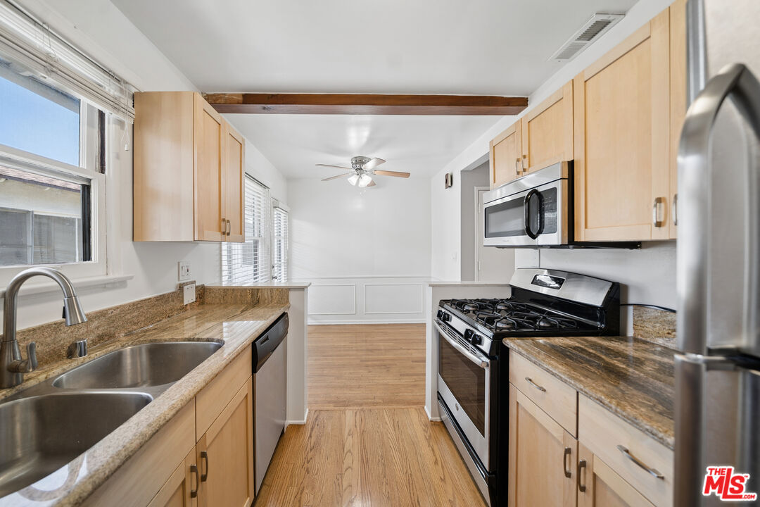 5303 Vantage Ave Unit: 5303 1/2