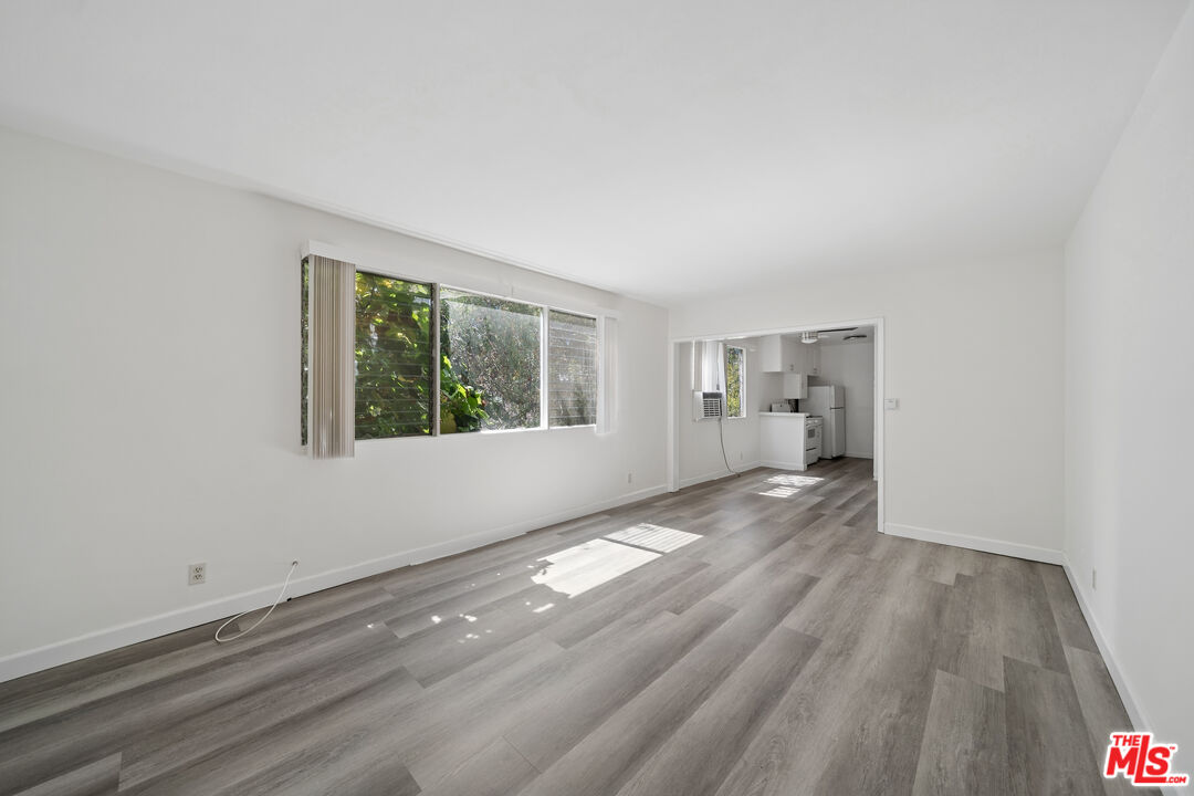 1027 N Edinburgh Ave Unit: 8