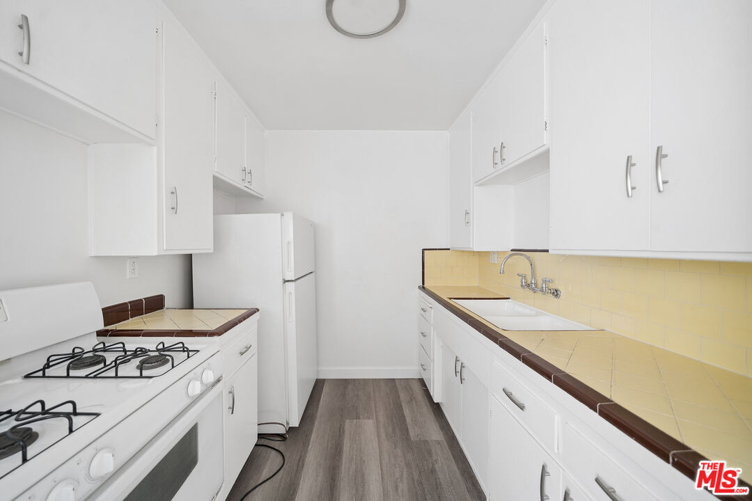1027 N Edinburgh Ave Unit: 8