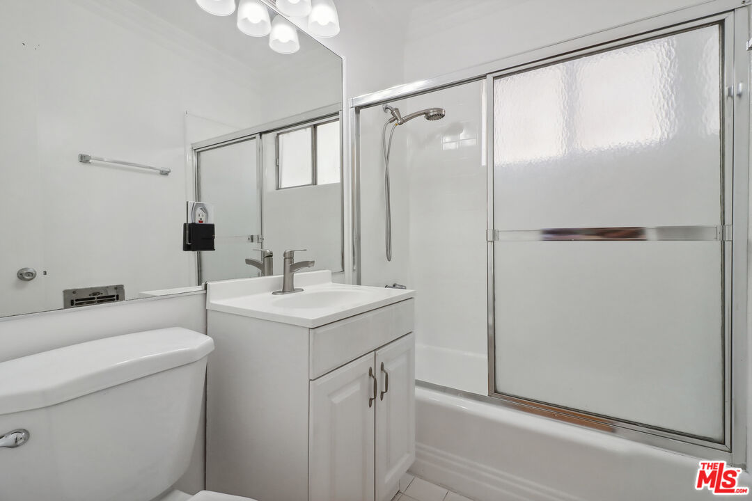 1216 N Detroit St Unit: 5