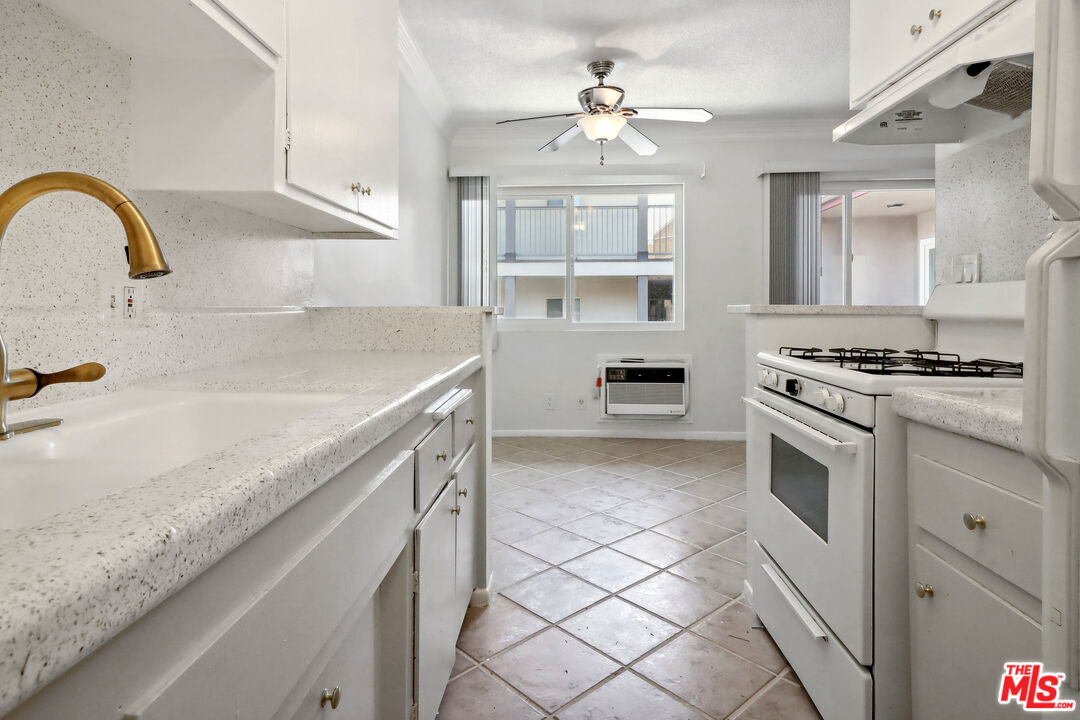 1216 N Detroit St Unit: 5