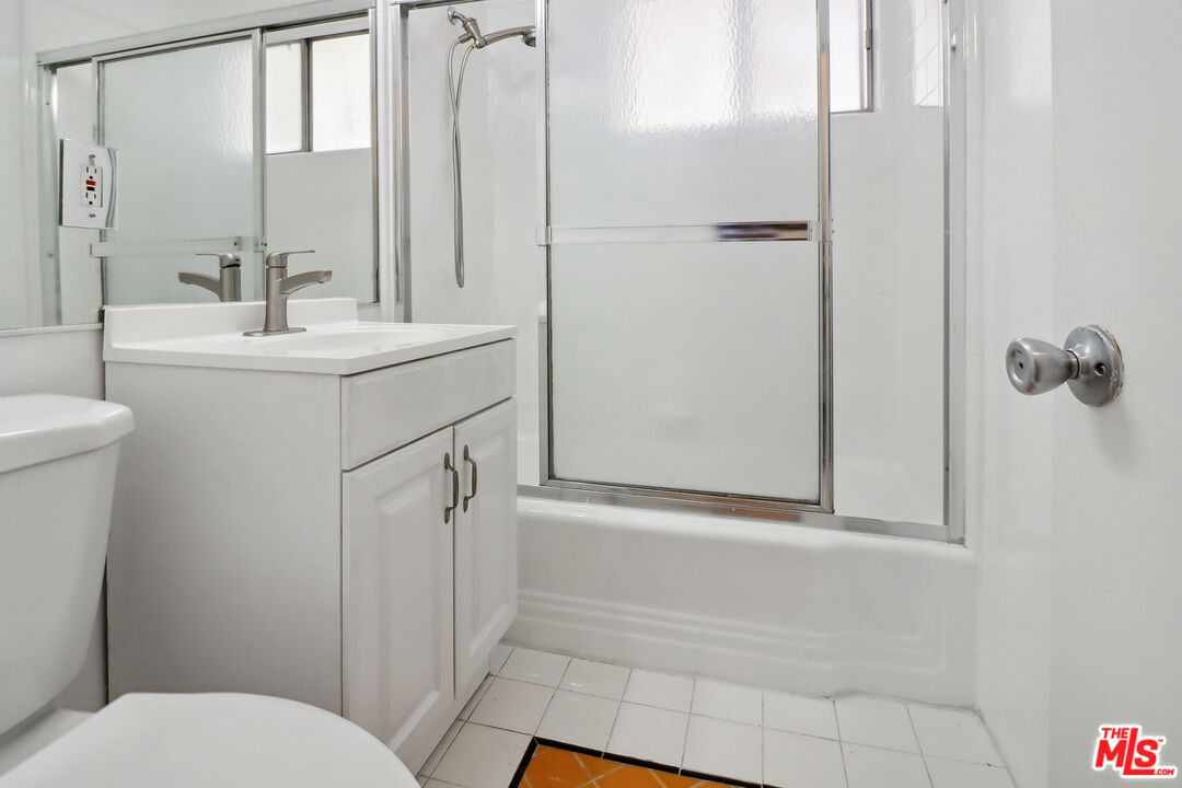 1216 N Detroit St Unit: 5