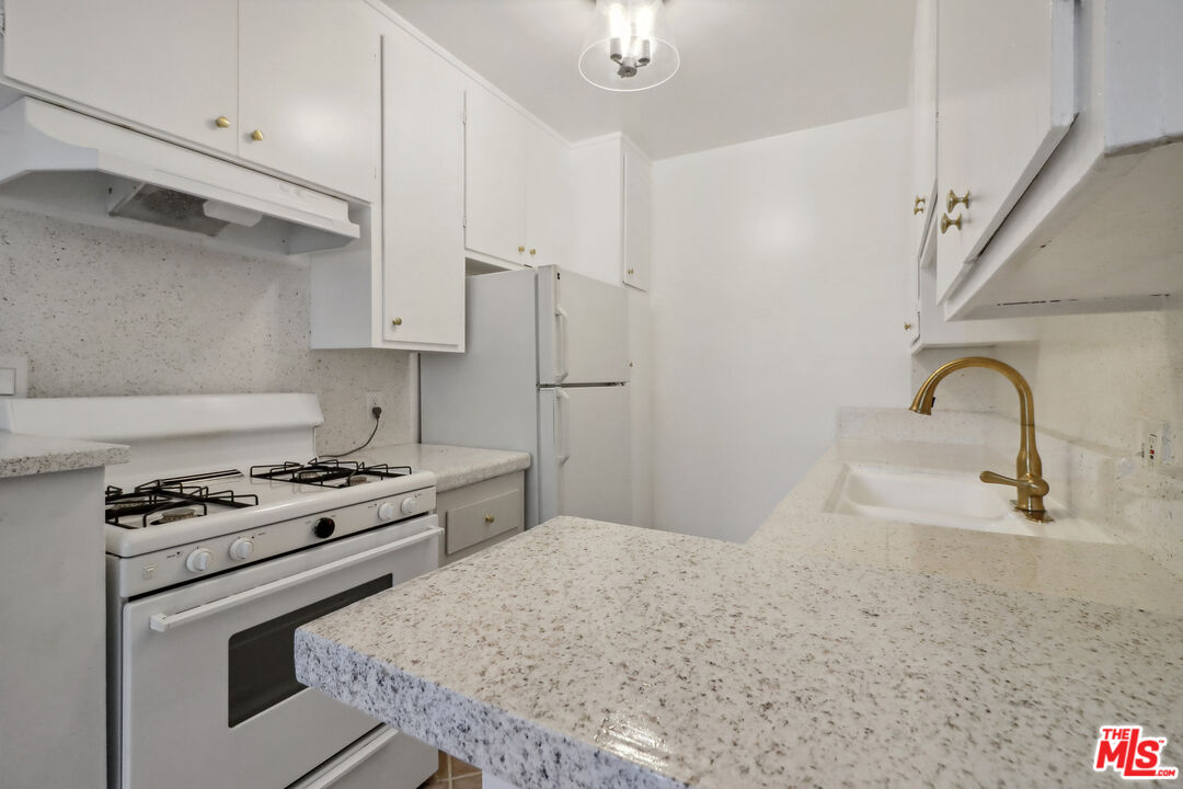 1216 N Detroit St Unit: 5