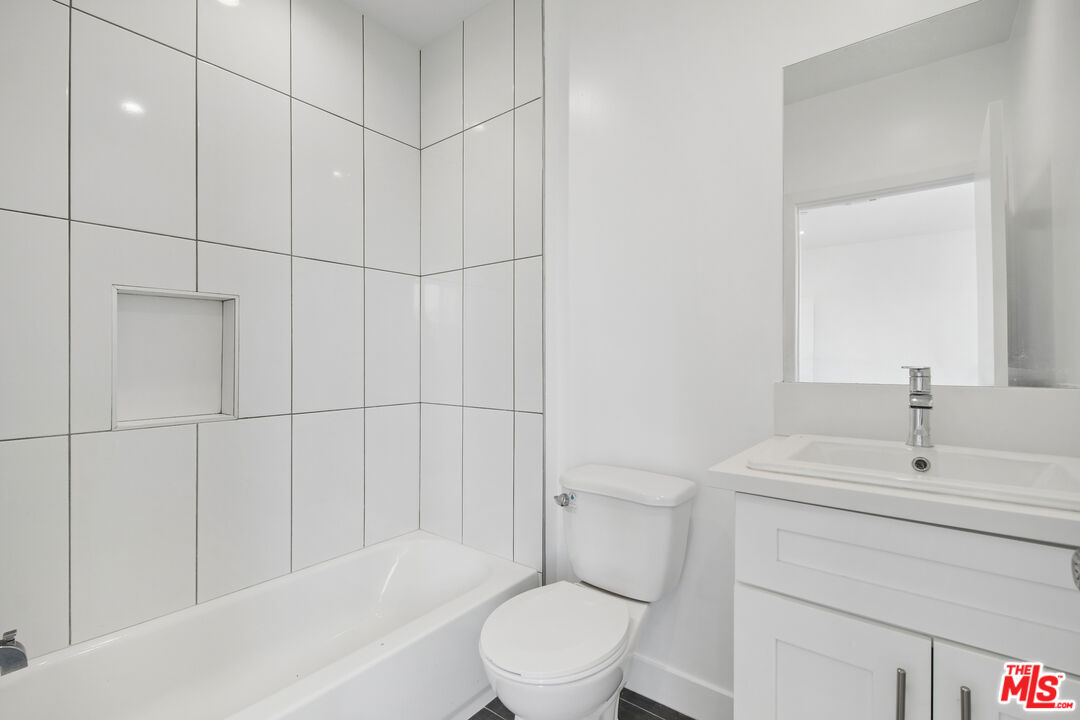 6336 Beck Ave Unit: 2