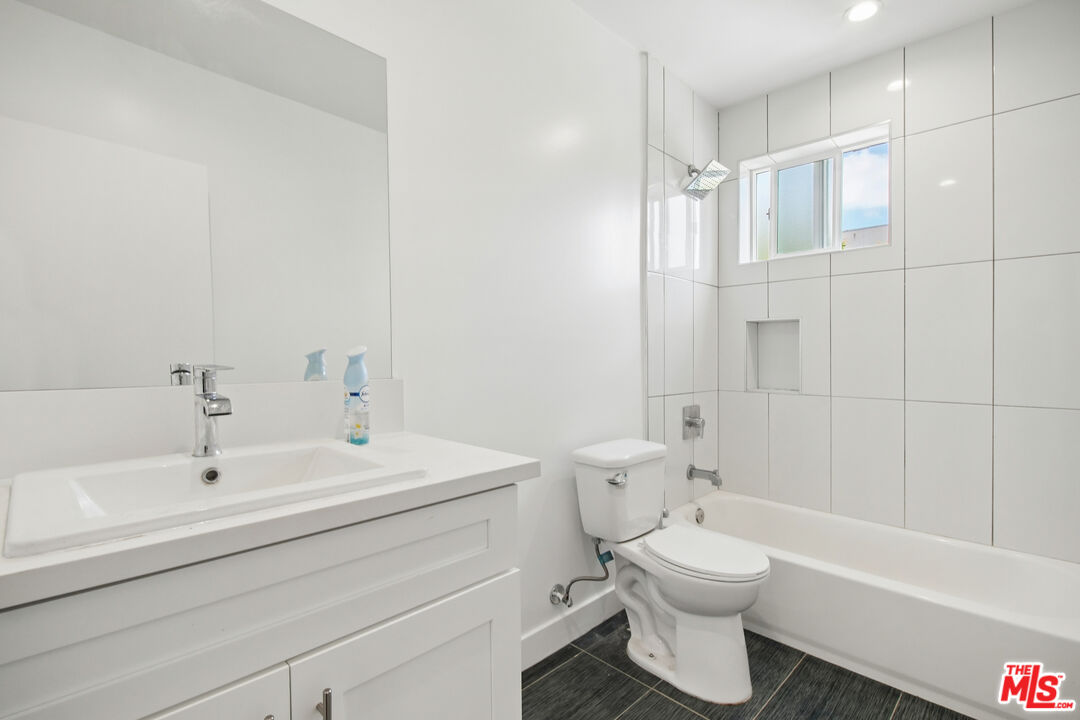 6336 Beck Ave Unit: 2