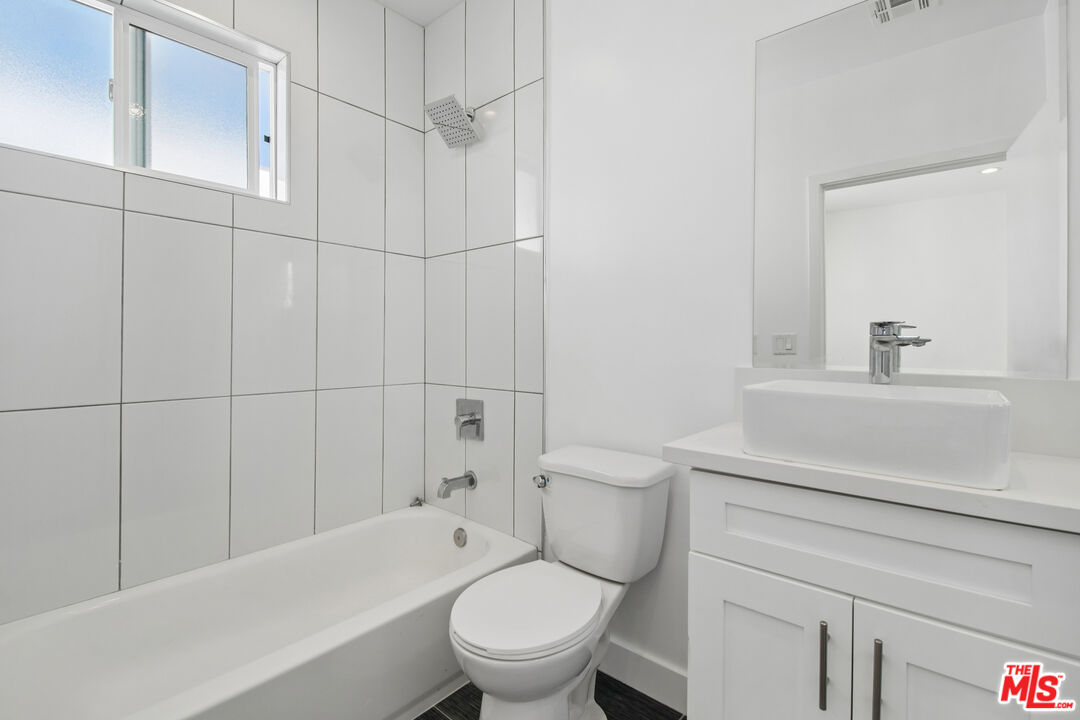 6336 Beck Ave Unit: 2