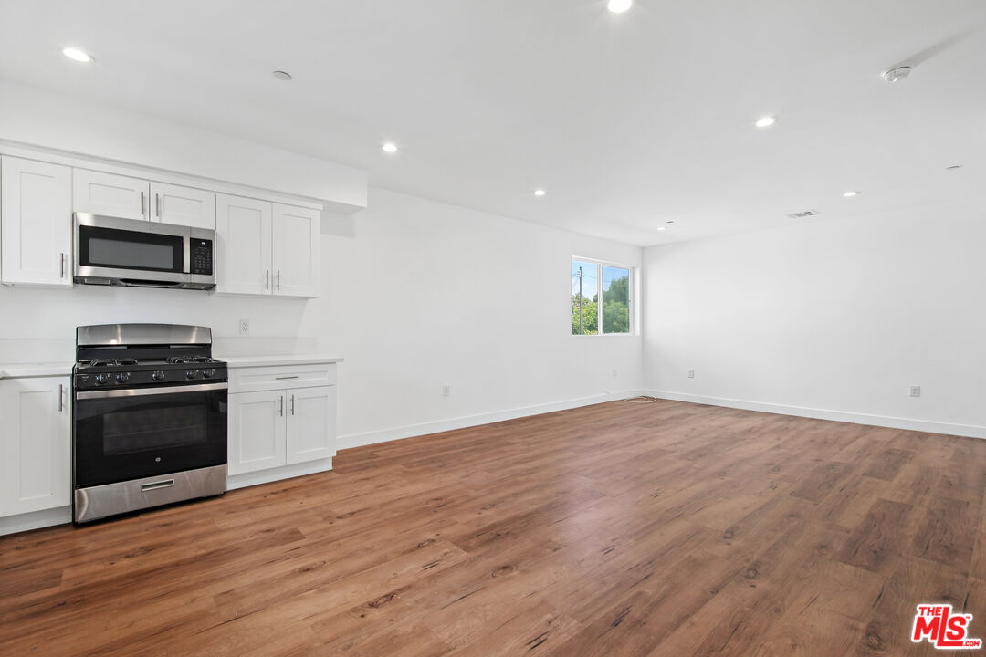 6336 Beck Ave Unit: 2