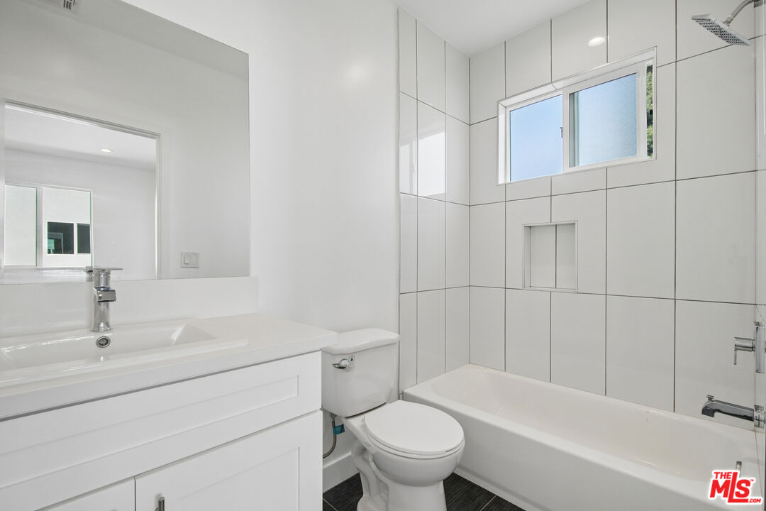 6336 Beck Ave Unit: 2