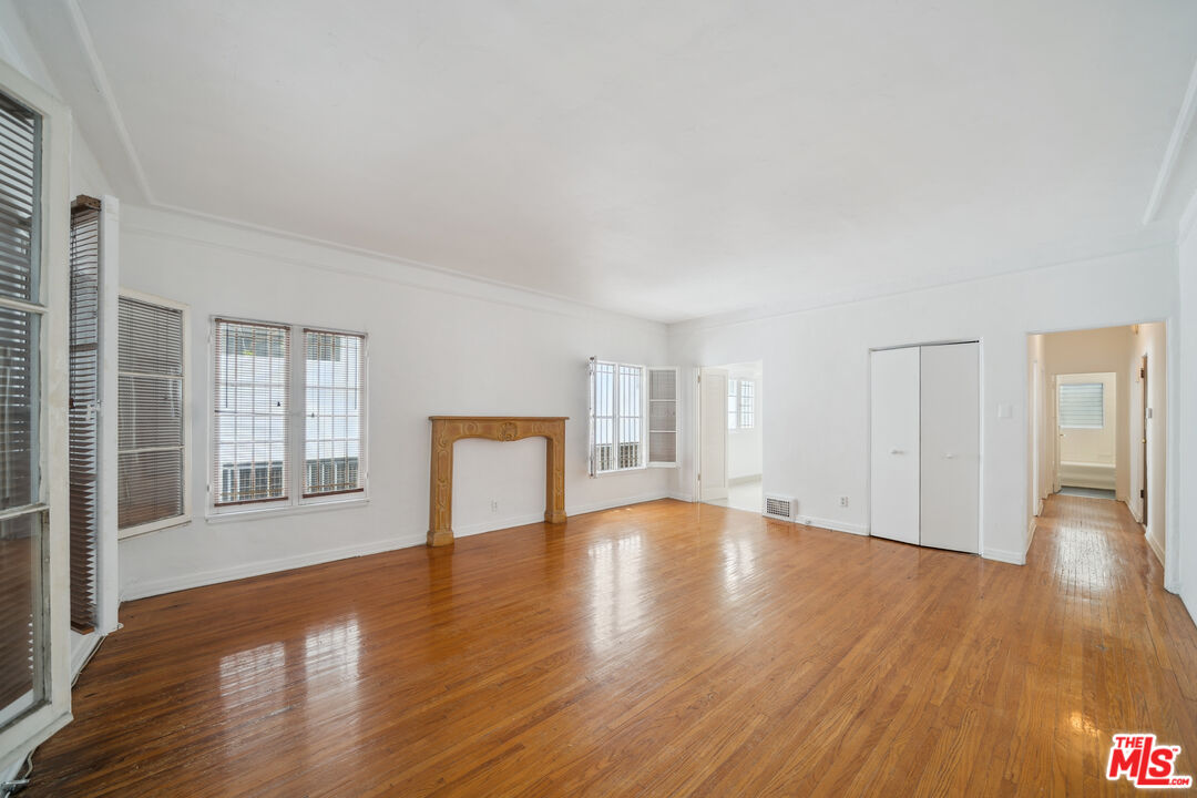 140 S Elm Dr Unit: 1