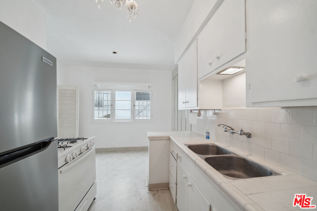 140 S Elm Dr Unit: 1