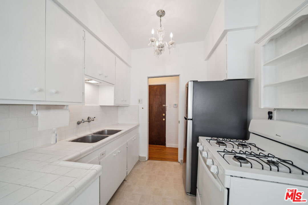 140 S Elm Dr Unit: 1