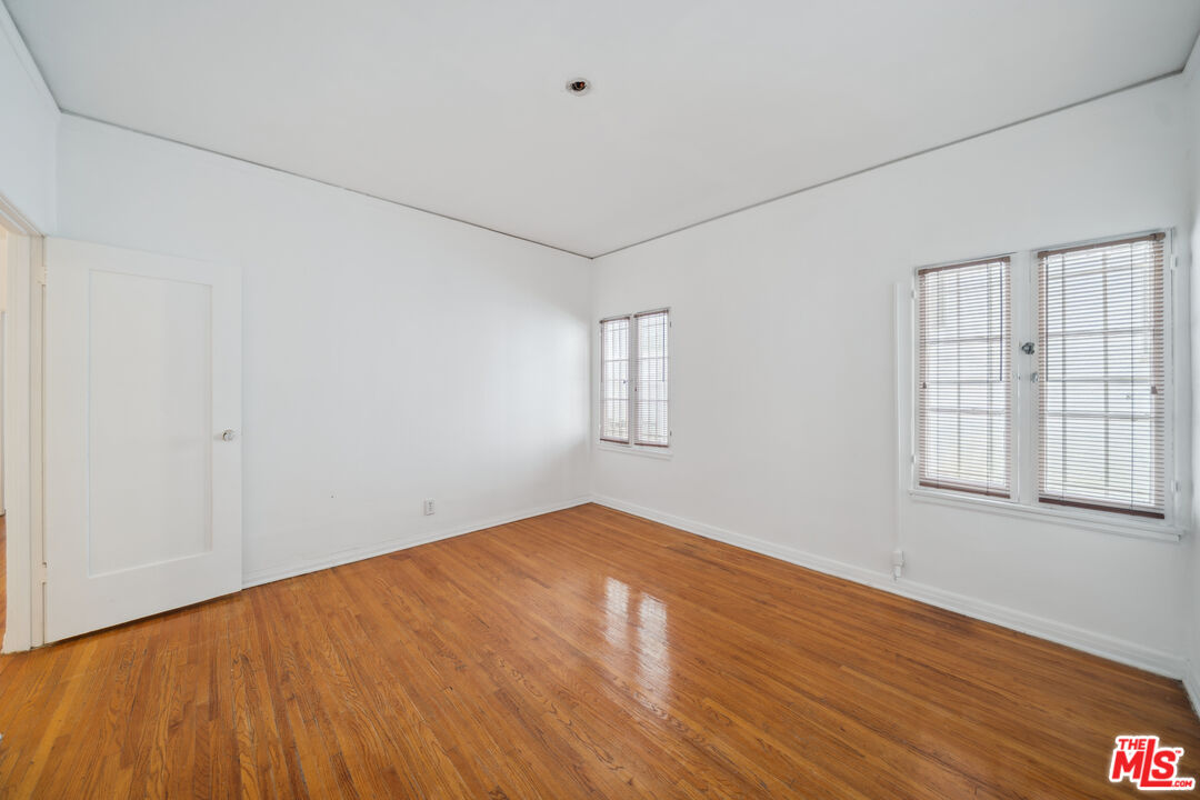 140 S Elm Dr Unit: 1