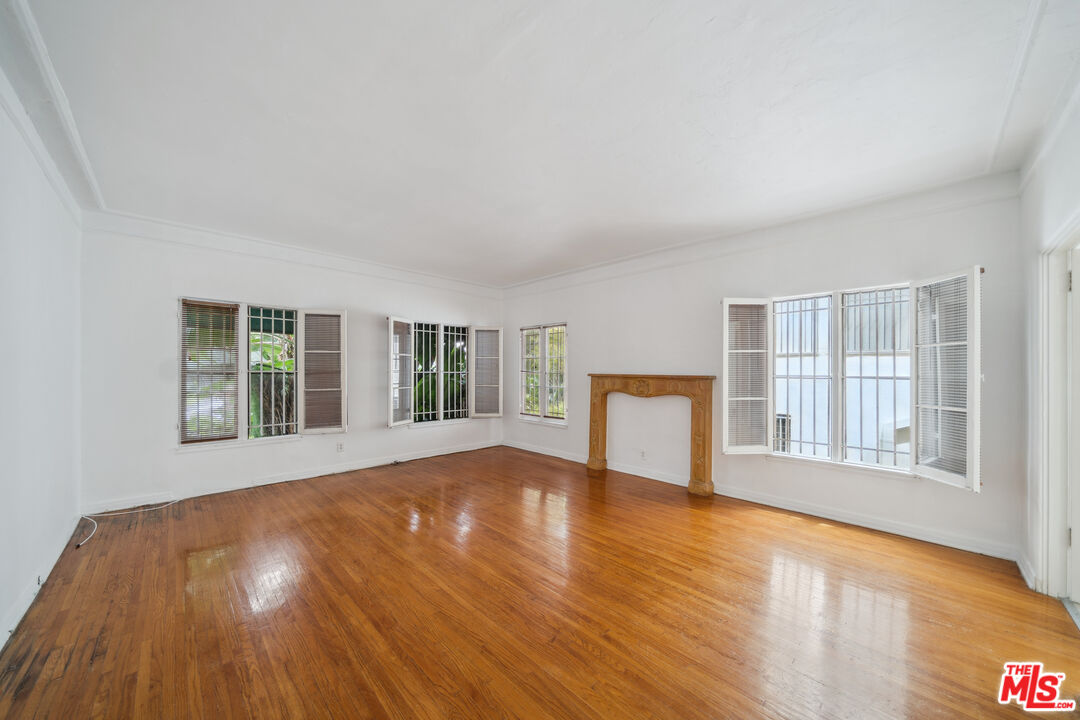 140 S Elm Dr Unit: 1
