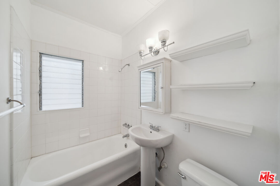 140 S Elm Dr Unit: 1
