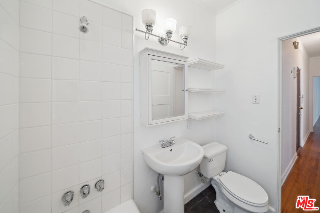 140 S Elm Dr Unit: 1
