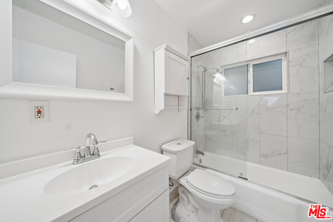 7209 Willoughby Ave Unit: 5