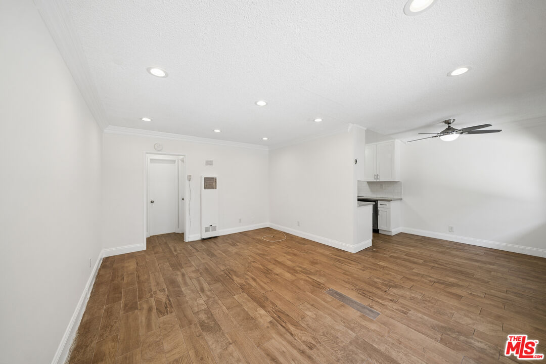 7209 Willoughby Ave Unit: 5