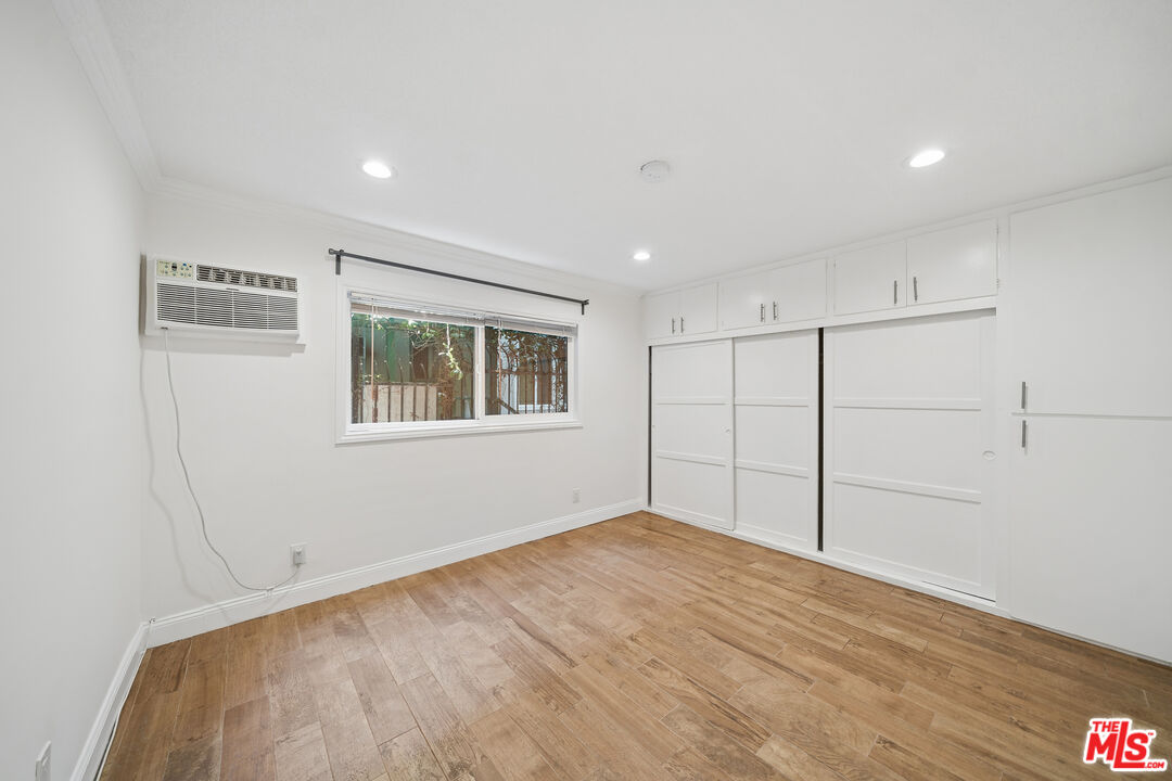 7209 Willoughby Ave Unit: 5