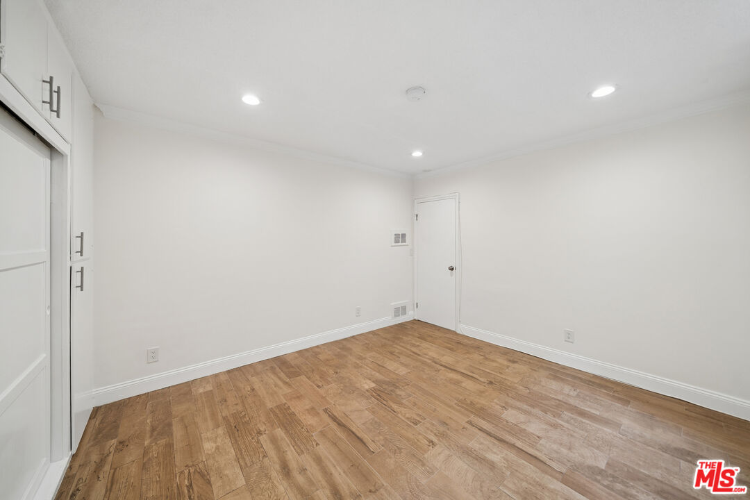 7209 Willoughby Ave Unit: 5