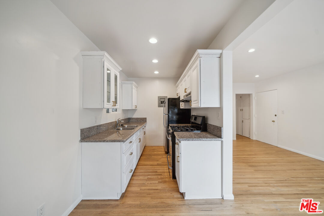 710 Westmount Dr Unit: D