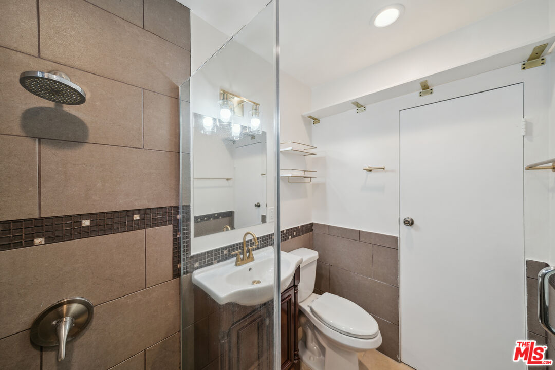 710 Westmount Dr Unit: D