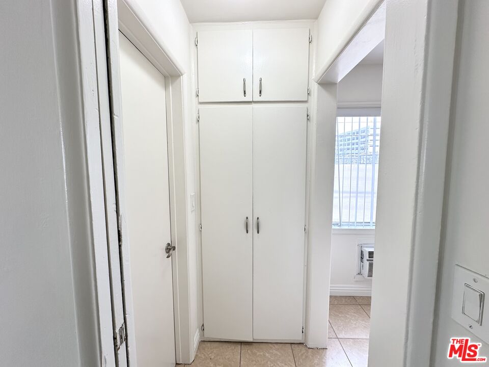 7209 Willoughby Ave Unit: 10