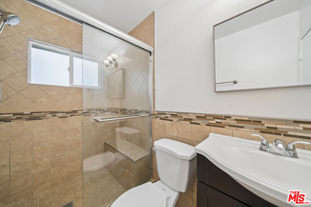 7209 Willoughby Ave Unit: 10