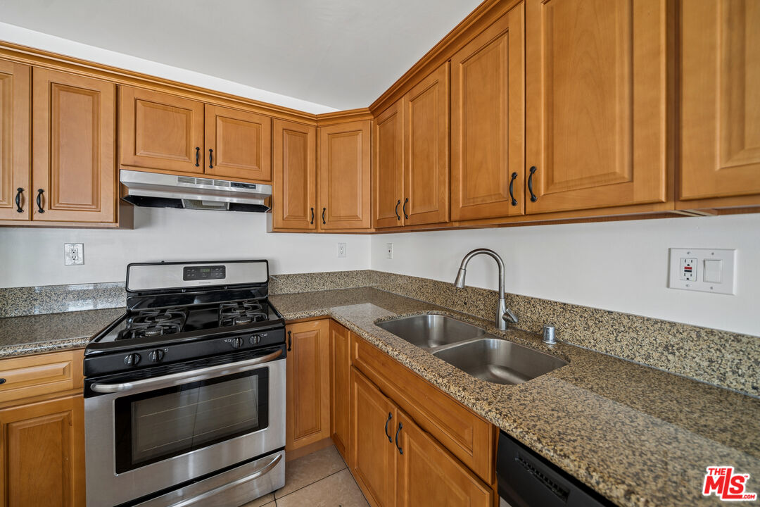 7209 Willoughby Ave Unit: 10
