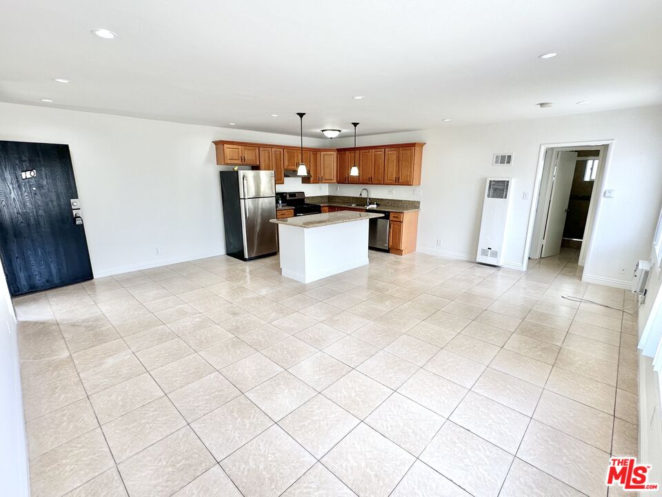 7209 Willoughby Ave Unit: 10